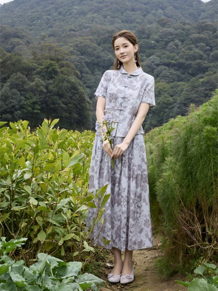 曼茜纱女装品牌2026年夏季最新产品展示