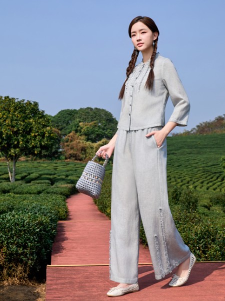 曼茜纱女装品牌2026年夏季最新产品展示