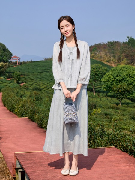 曼茜纱女装品牌2026年夏季最新产品展示