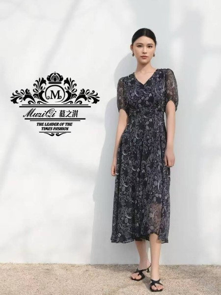 慕之淇(MUZIQI)女装品牌2026年夏季最新产品展示