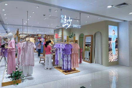 曼茜纱女装品牌2026年夏季最新企业形象展示
