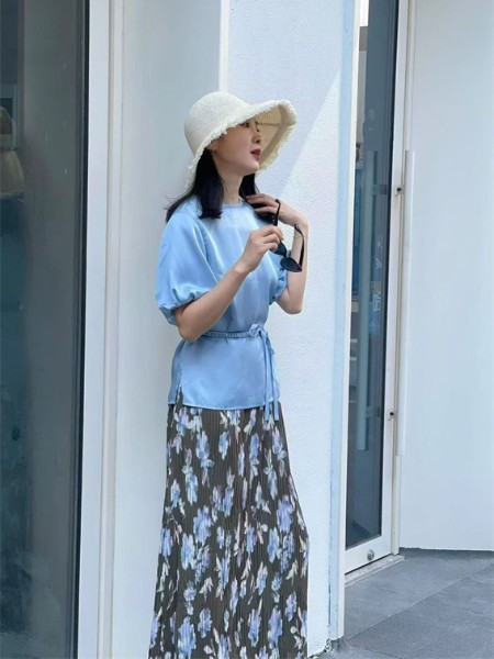 卡蔓(CARMEN)女装品牌2026年夏季最新产品展示