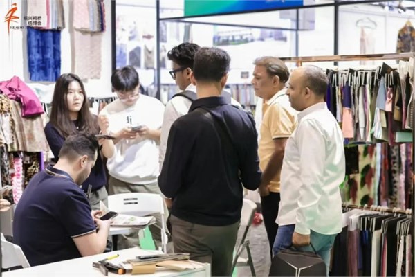 全球采购商集结柯桥！2026柯桥春季纺博会释放了哪些采购新趋势？